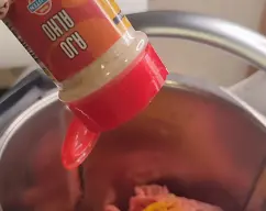 Step <h4>Agregar 2 cucharaditas de ajo en polvo</h4> illustration