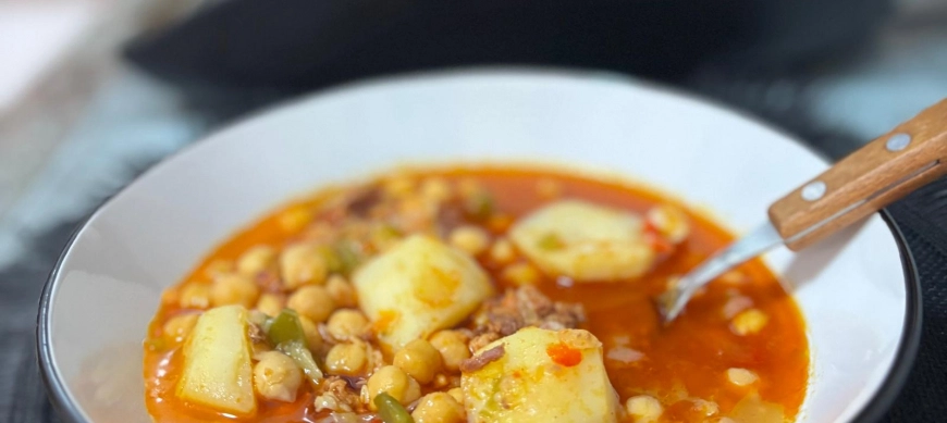 Garbanzos con verduras y chorizo