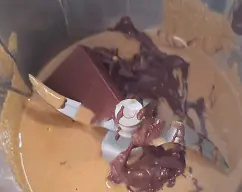 Step <h4><b>Ahora, agregar los 90g de chocolate semi derretido. Mezclar todo por 10 segundos con velocidad 10.<br>¡A Disfrutar!!!</b></h4> illustration