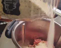 Step <h4>Añadir 100 g de pan rallado</h4> illustration