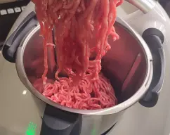 Step <h4>Incorporar el el vaso los 500 g de carne de vacuno </h4> illustration