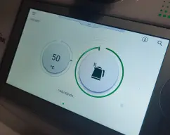 Step <h4><b>En nuestro Thermomix agregar 2000 g de agua y las dos cucharaditas de vinagre. Activar el modo hervidor seleccionando temperatura 50.</b></h4> illustration