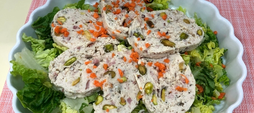 FIAMBRE DE POLLO CON PISTACHO